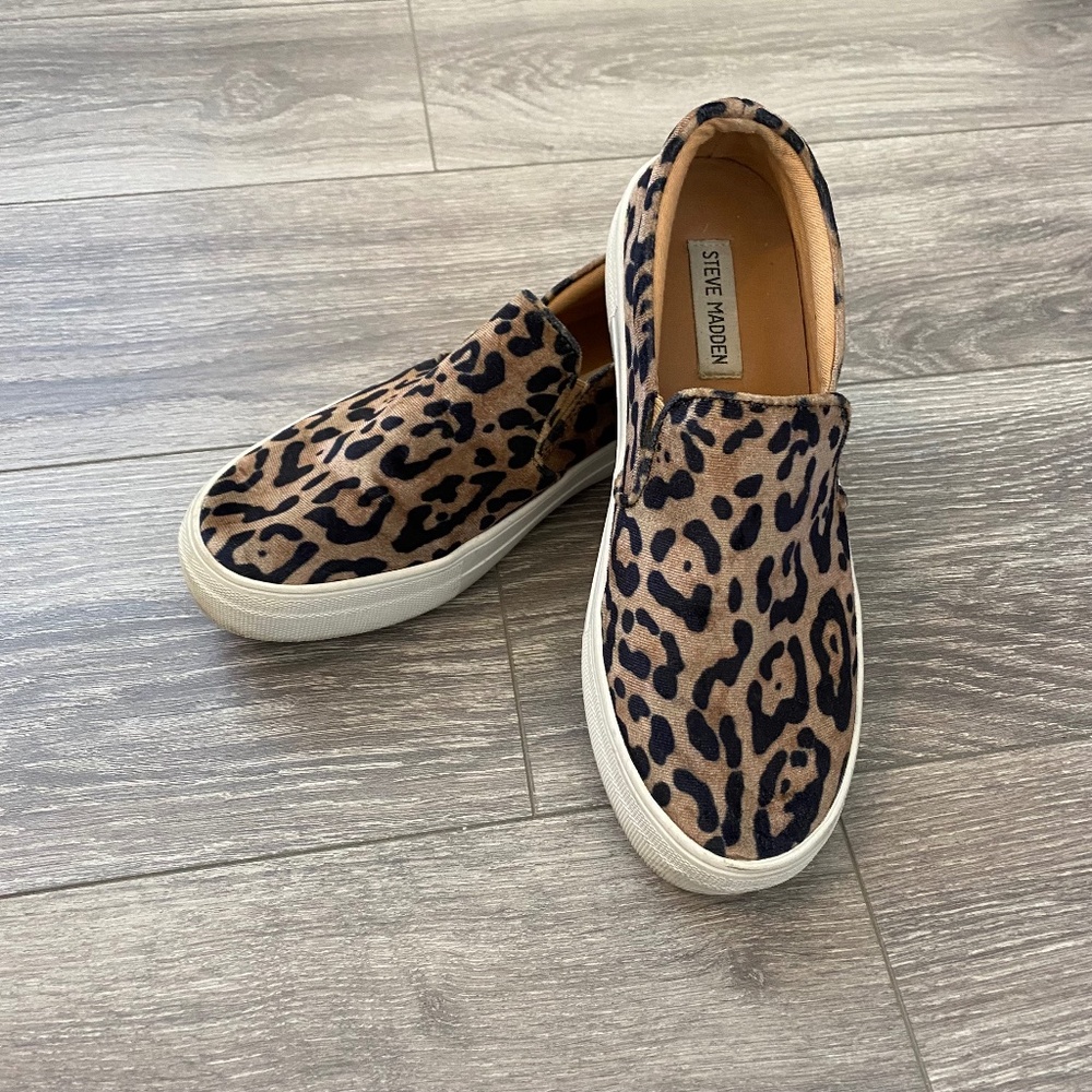 GREAT CONDITION Steve Madden Gills Slip-On Sneaker - Leopard/Cheetah; Size 8.5